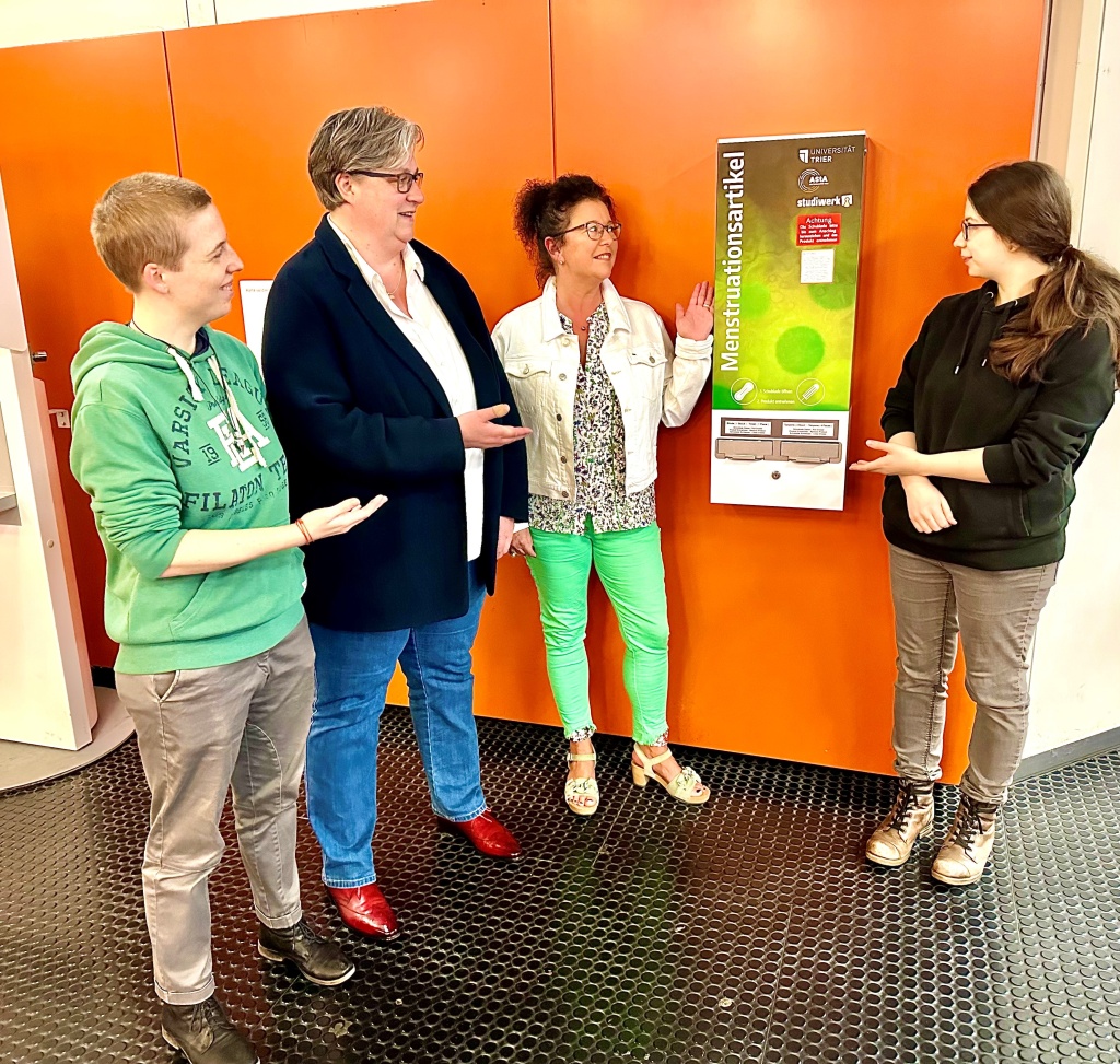 Bild: Kostenlose Menstruationsartikel an der Uni Trier