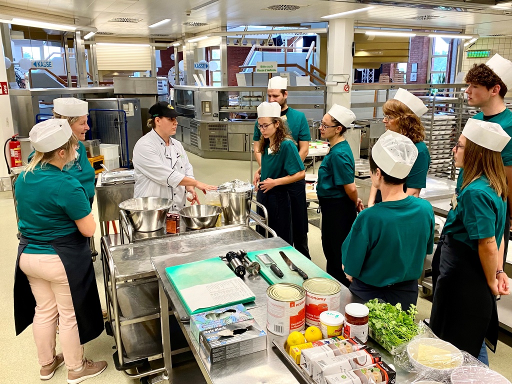 Bild: "Kochen für´s Klima" in der Studiwerk Mensa